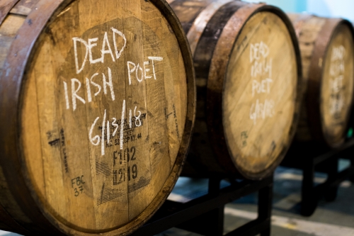 Дед Айриш Поэт Эйджд Ин Виски Баррелс