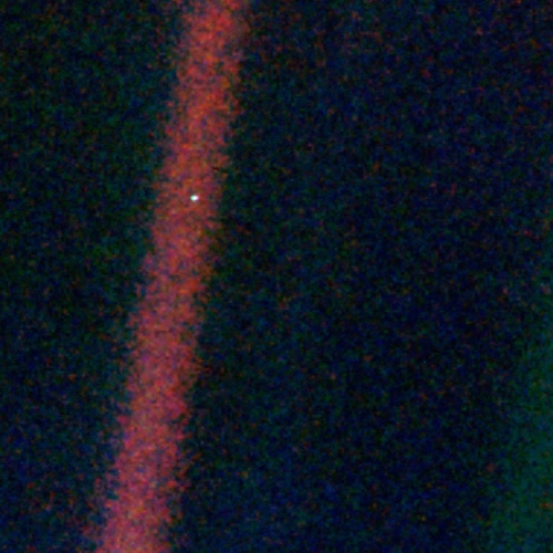 Пэйл Блю Дот