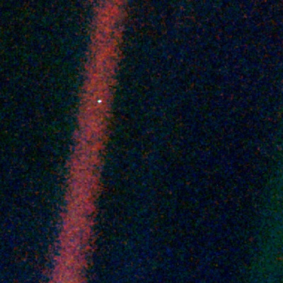 Пэйл Блю Дот